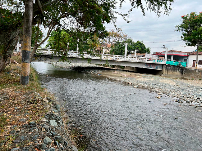 Alcalde Gustavo Vélez pide urgente descolmatación del río Tuluá
